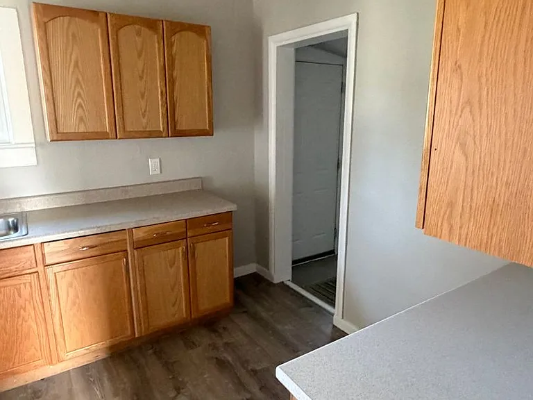 2034 Long St — Photo 4