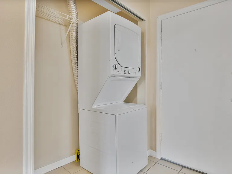 In Unit Washer/Dryer