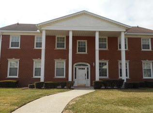 899 Neff Rd APT 2, Grosse Pointe, MI 48230