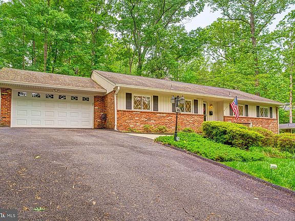3rd image of 6314 Waterway Dr