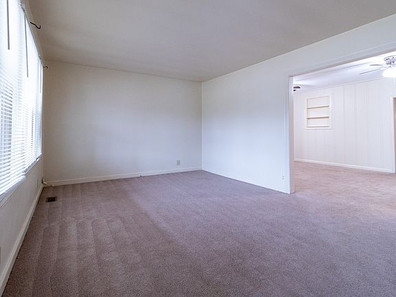 5th image of 607 Center St