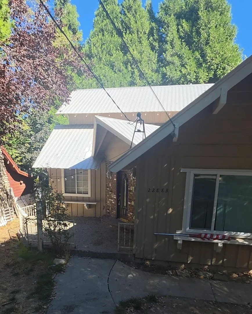 Level entry to 4 bedroom 2 bath — Photo 2