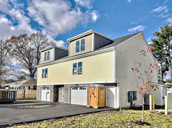 12 Dyer St #12, Rockland, MA 02370