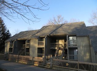 9328 S Lake Ridge Dr, Bloomington, IN 47401