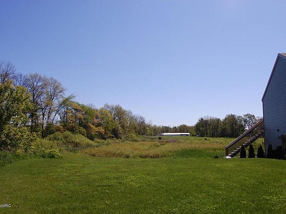 5th image of 16 Winchester Ct