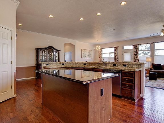 Beautiful, open floorplan