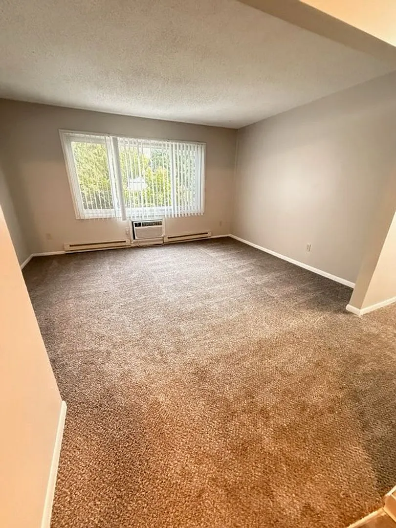 608 NE 4th Street — Photo 3