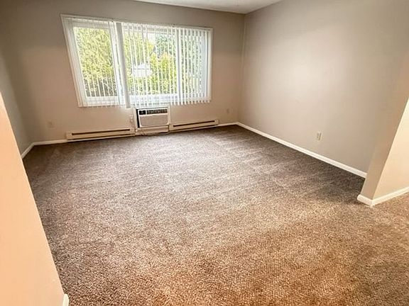 3rd image of 608 NE 4th St #3