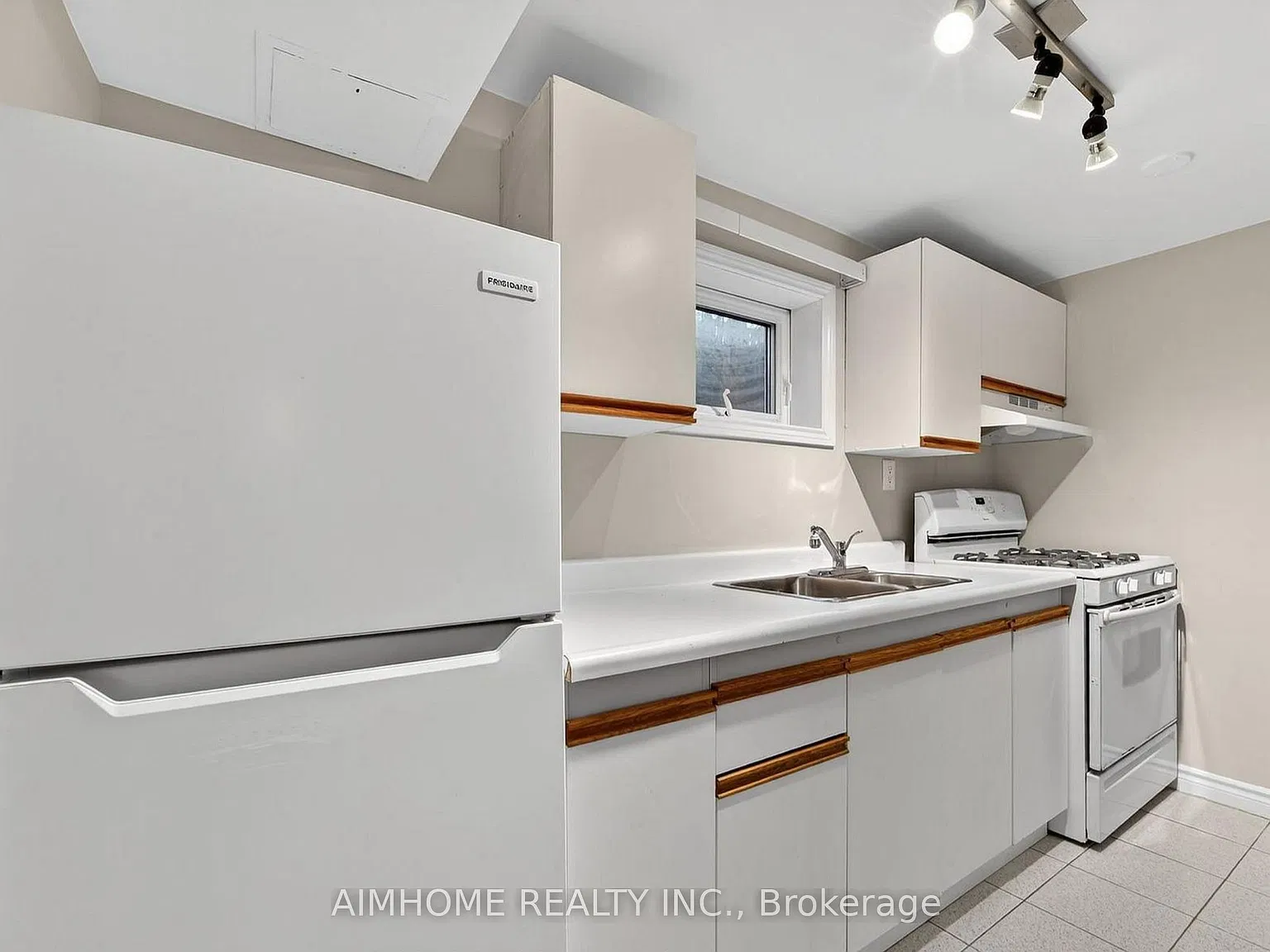 1 bed, $1,300 — Photo 4