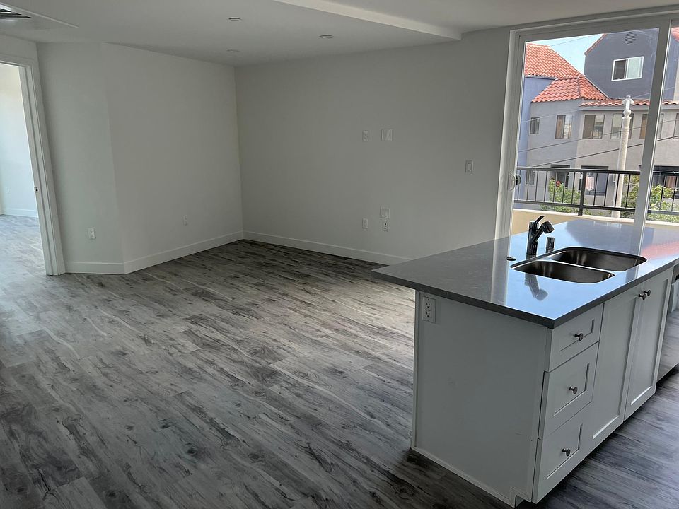 Spacious living area, beautiful views