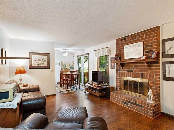3rd image of 63 Grandview Dr