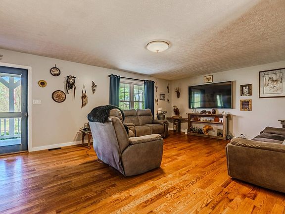 5th image of 2077 Grey Ridge Rd
