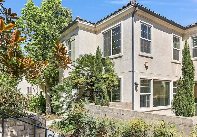2215 Antonio Dr — Photo 1