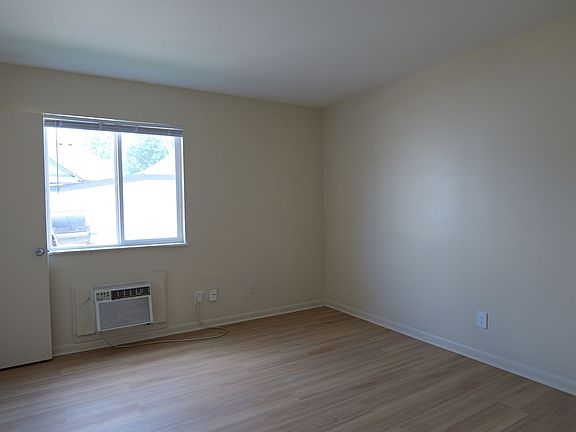 5th image of 523 Miller Ave #9