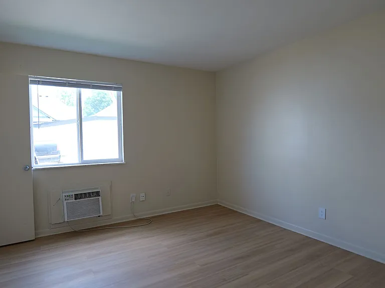 523 Miller Ave — Photo 5