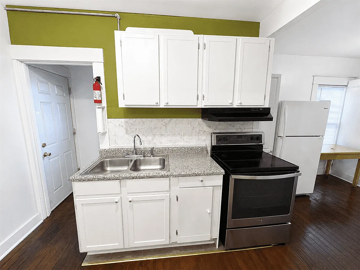 4 bed, 1.5 bath, 1900 sqft, $1,785 — Photo 2
