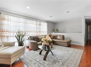 8 Stonecrop Rd, Norwalk, CT 06851