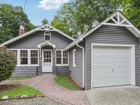 3rd image of 261 W Saddle River Rd