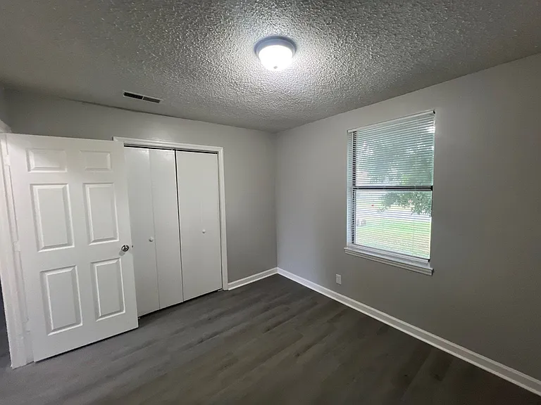 217 Greenleaf Cir — Photo 9