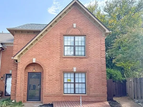 8230 Town N Country Dr, Cordova, TN 38016