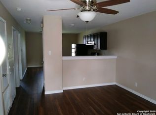 830 W Hutchins Pl APT 4, San Antonio, TX 78221