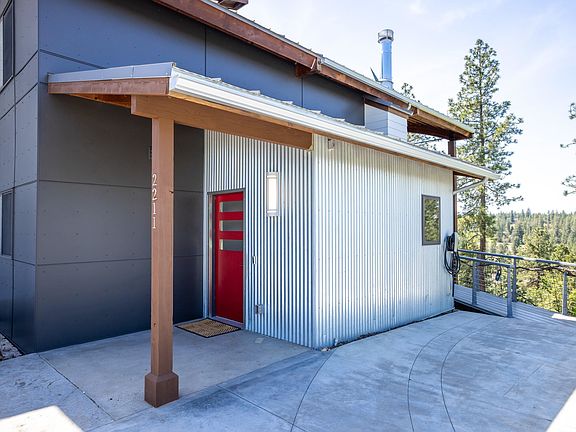 3rd image of 2211 N Palisades