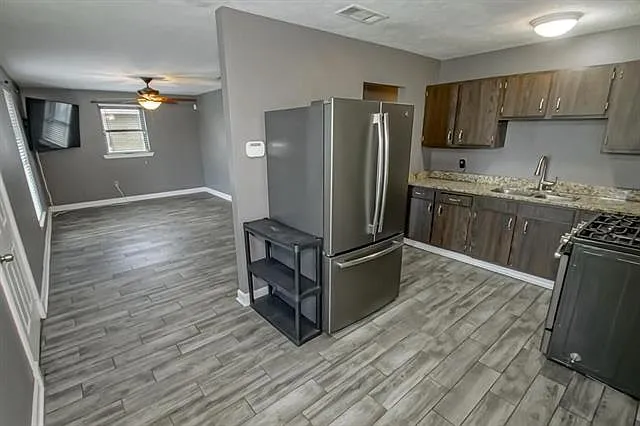1849 Redwood Dr — Photo 8