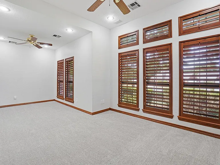 3102 NE Heritage Dr — Photo 8