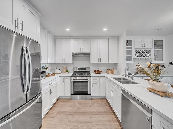 5th image of 56 E Duarte Rd #318
