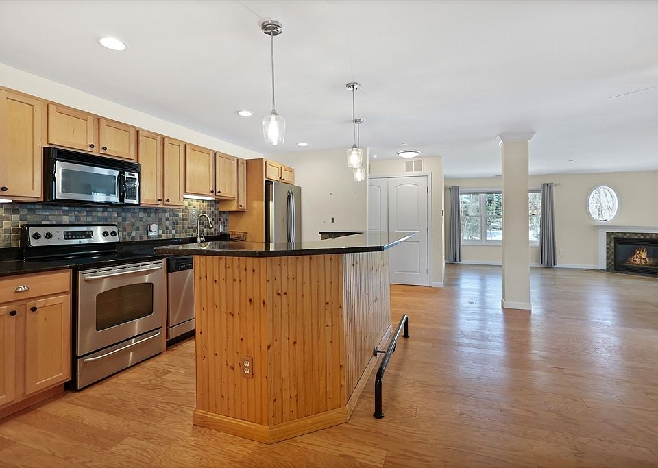 1st image of 10 Westchester Dr #10