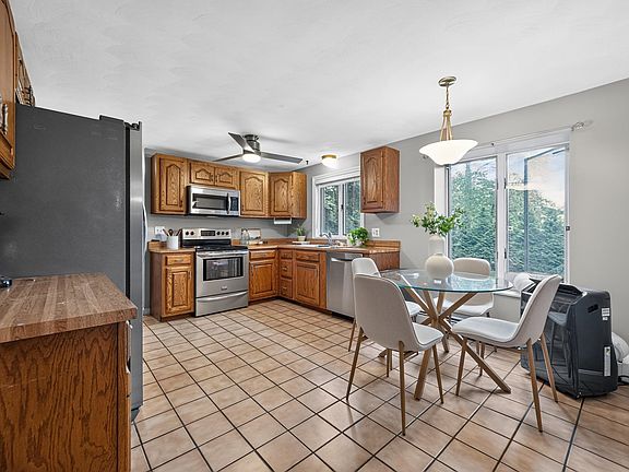 5th image of 9 Stowecroft Drive
