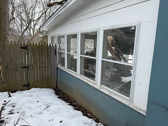 3rd image of 211 Kensington Pl