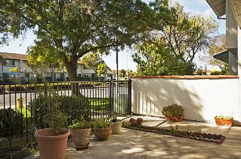 4562 Reyes Dr — Photo 20