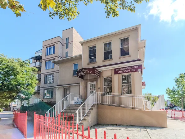 205 Oceanview Avenue image 1 of 28
