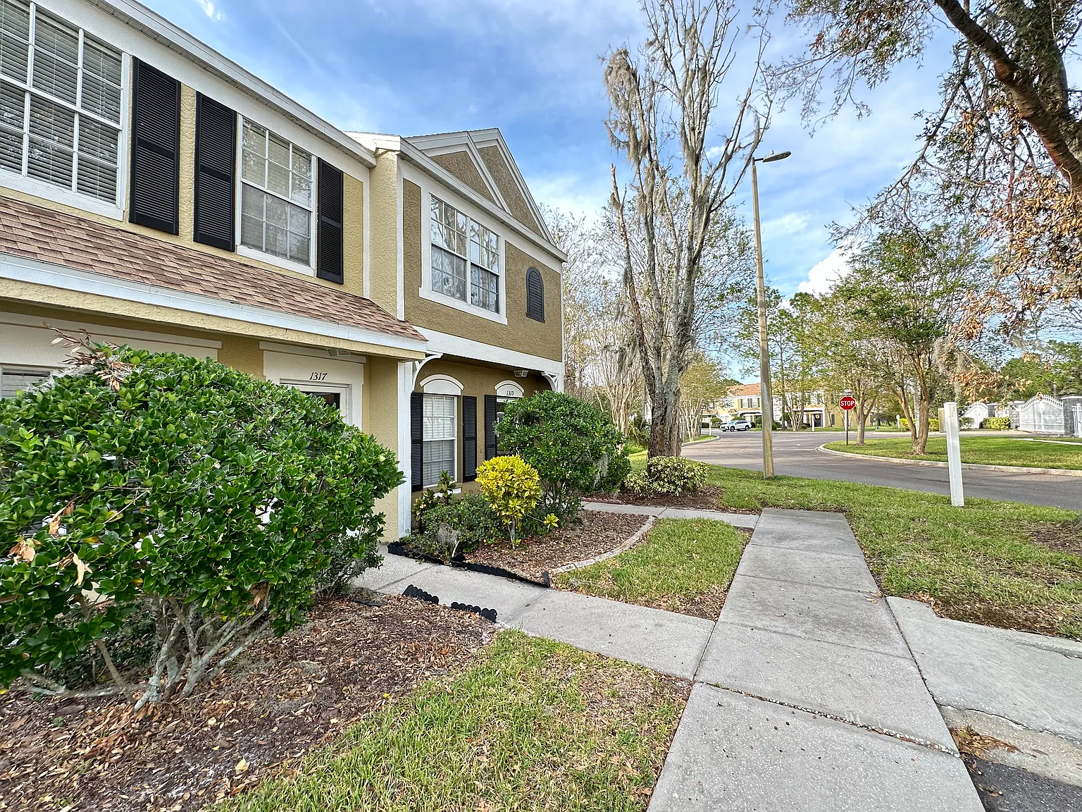 2 bed, 2.5 bath, 1184 sqft, $1,700 — Photo 3