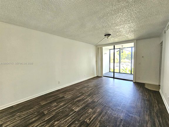 5th image of 210 Lake Pointe Dr APT 209