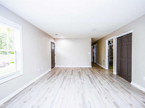 3rd image of 229 Congress Ave