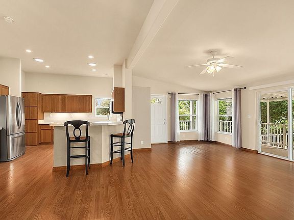 4th image of 14727 43rd Ave NE Unit 170