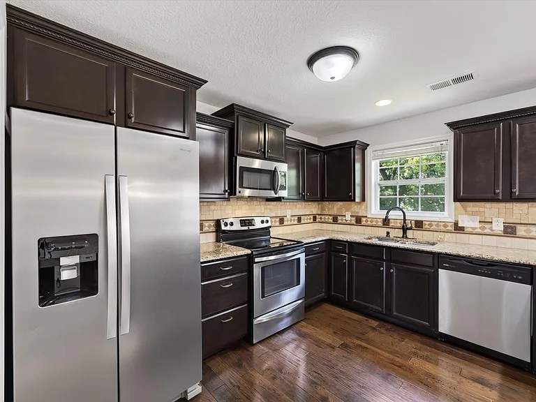 3702 Windmill Ct — Photo 15