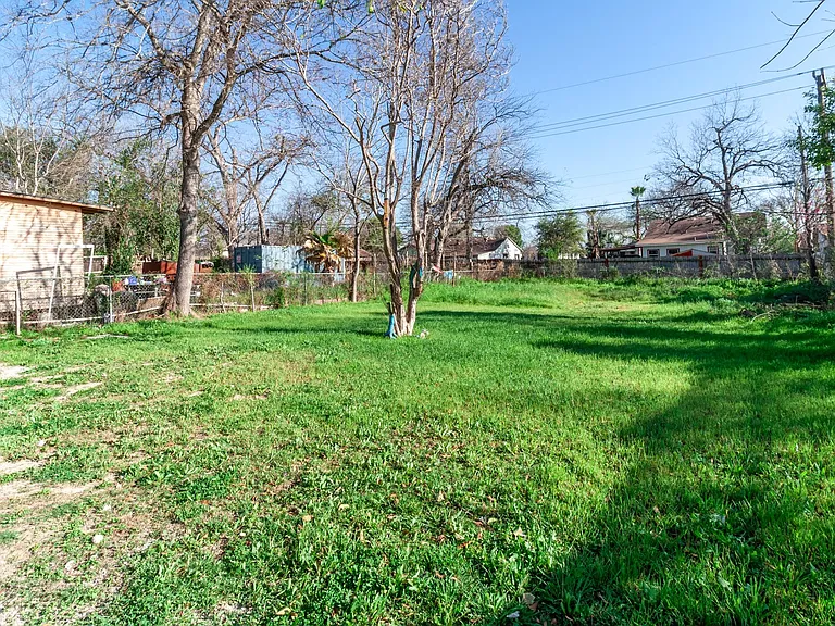 1610 Lennon Ave — Photo 22