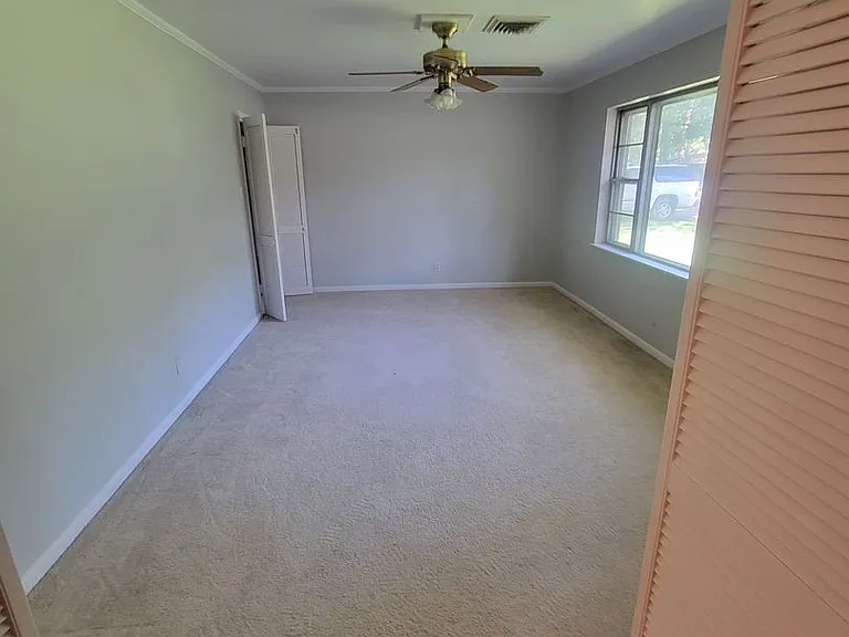 1712 Spencer Ave — Photo 3