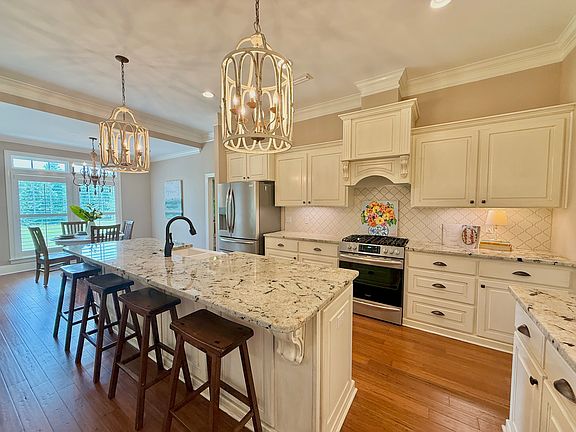5th image of 206 Glen Oaks Dr