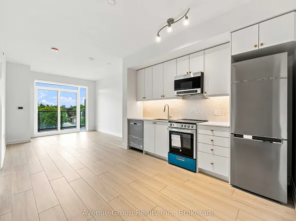 700 Sheppard Ave W, Toronto, ON