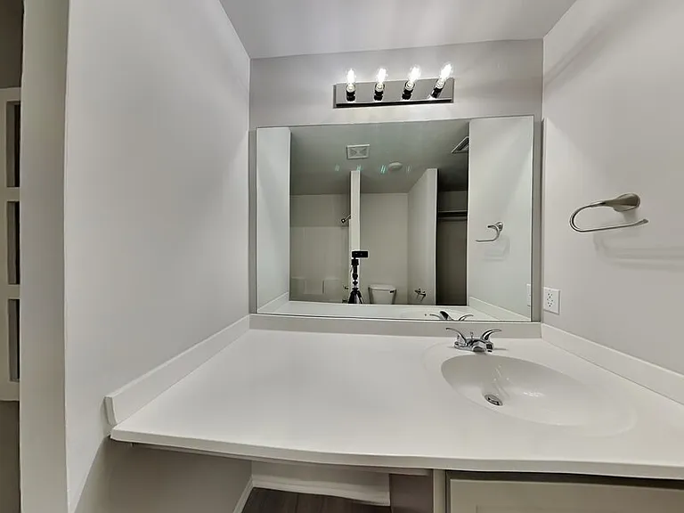 1029 E Stetson Ln — Photo 8