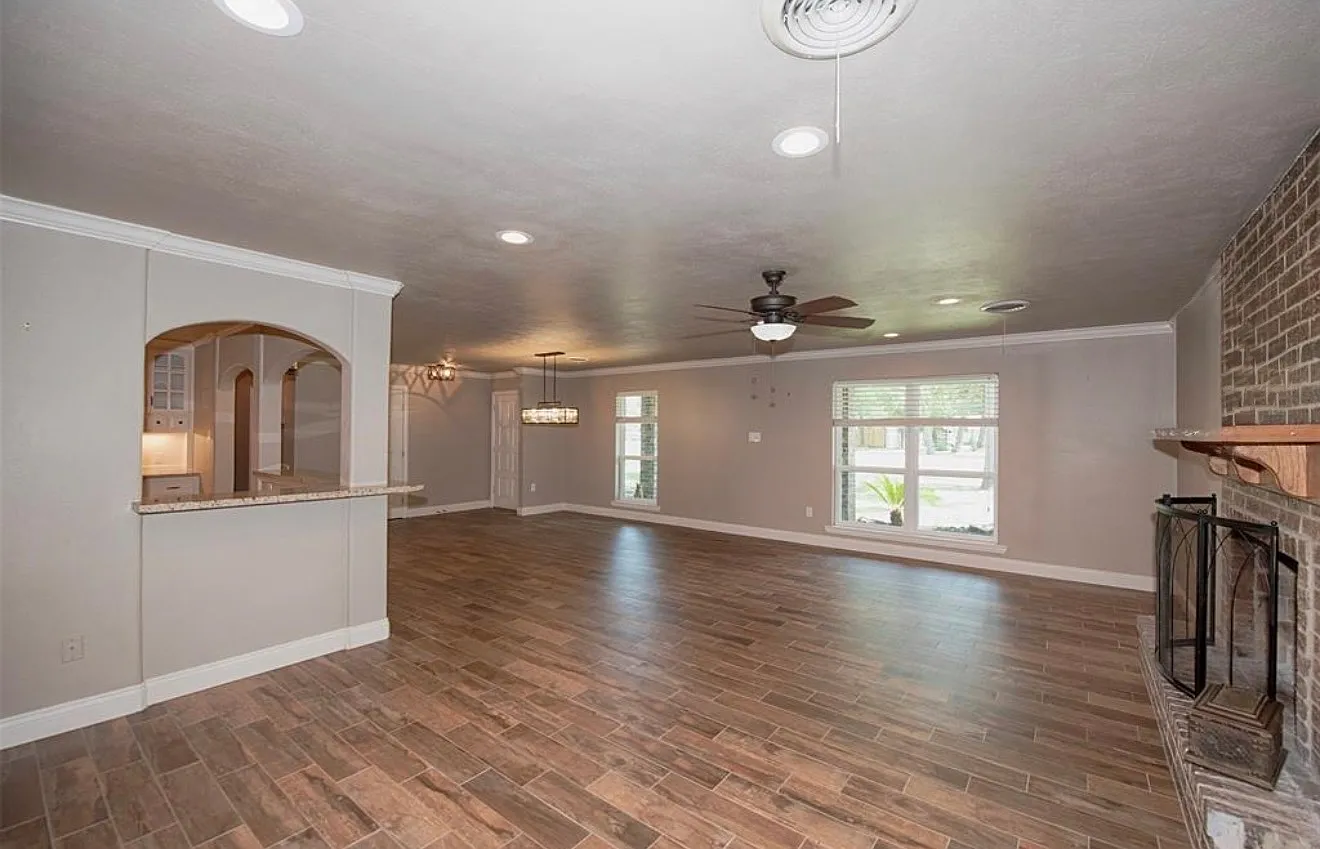 3 bed, 2430 sqft, $2,400 — Photo 4