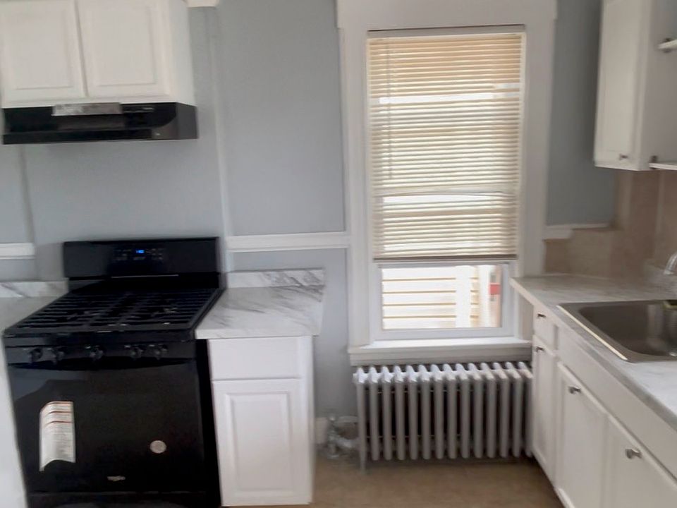 1st image of 642 Marshall St APT 2