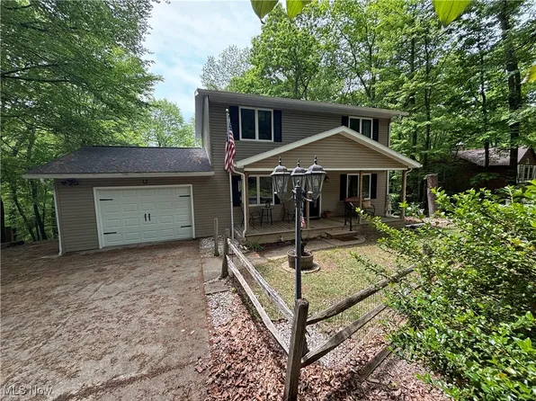 4696 Riverdale St SW, Bolivar, OH 44612