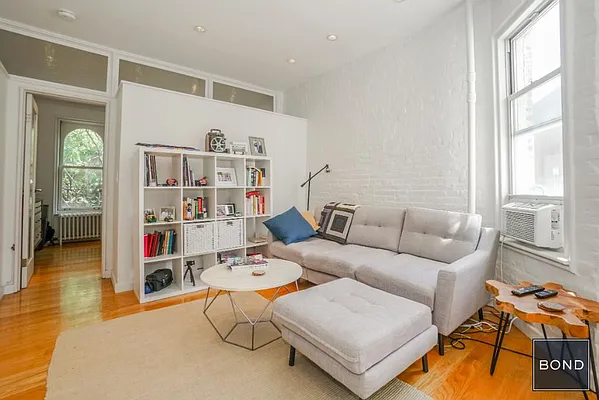 Rented by Bond New York | media 11