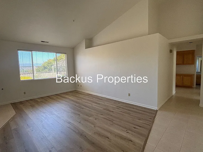 18223 Viewcrest Ln — Photo 4