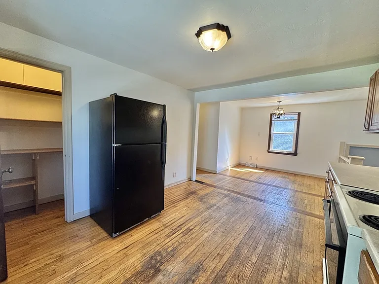 300 S Maple Ave #302 — Photo 4